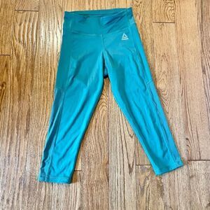 🚨 SALE ‼️ Reebok green cropped leggings size small